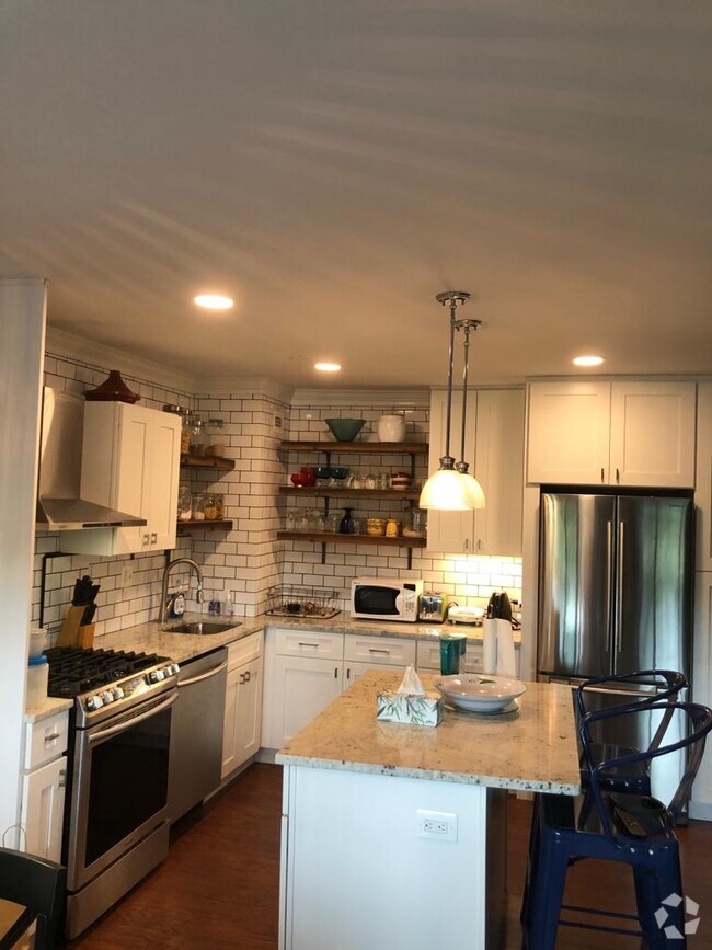 Building Photo - 1300 S Arlington Ridge Rd Unit N/A Rental