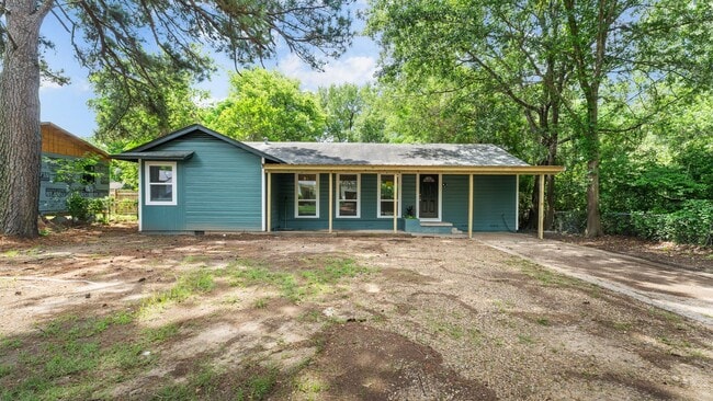 Building Photo - Beautifully Renovated Home