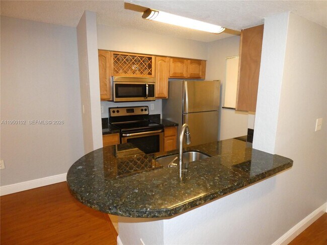Photo - 2810 N Oakland Forest Dr Unit 204