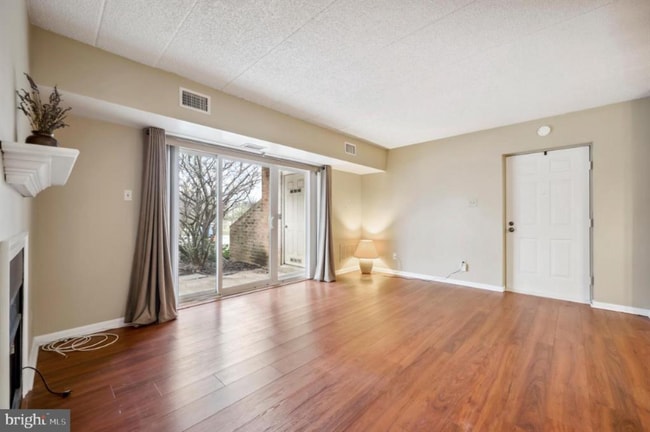 Photo - 70 Le Forge Ct