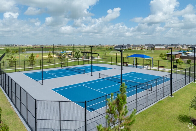 Tennis Court - Eden at Sunterra