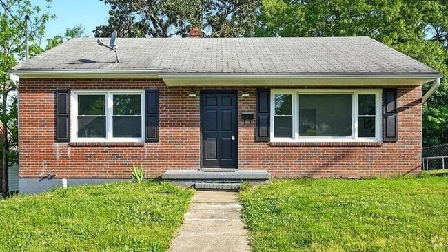Building Photo - 2 Bedroom 1 Bathroom House Available to Re...