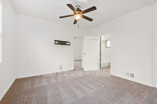 Photo - 2410 Collins St