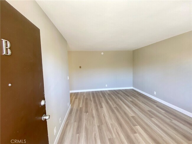 Photo - 5853 Greenleaf Ave