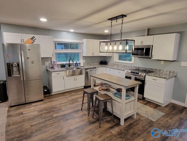 Photo - 4728 Panorama Dr SE