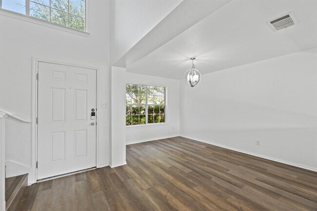 722 Lavaca Loop