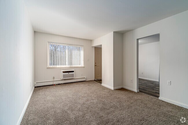 2BR, 1BA - 905SF - Living Room - The Springs