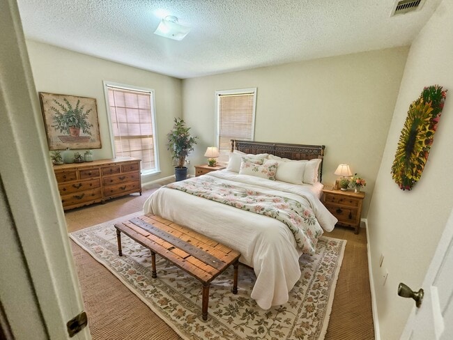 Photo - 802 N Taylor Ct