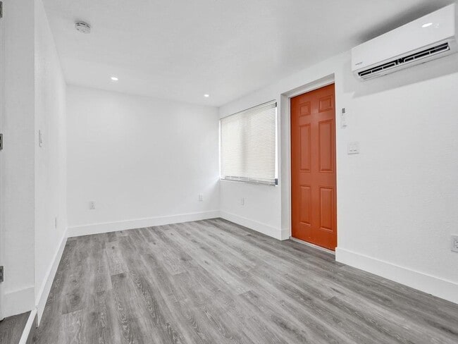 Photo - 940 SW 28th St