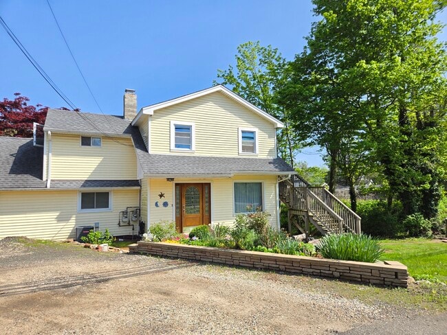 Building Photo - 190 Short Beach Rd Rental