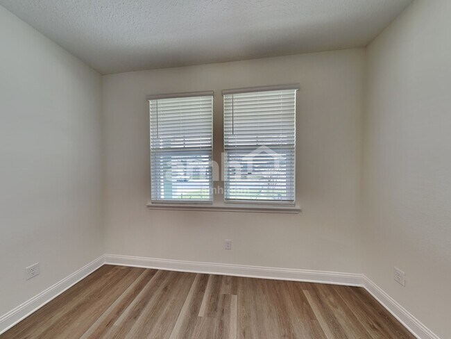 Photo - 11661 Hillside Dr