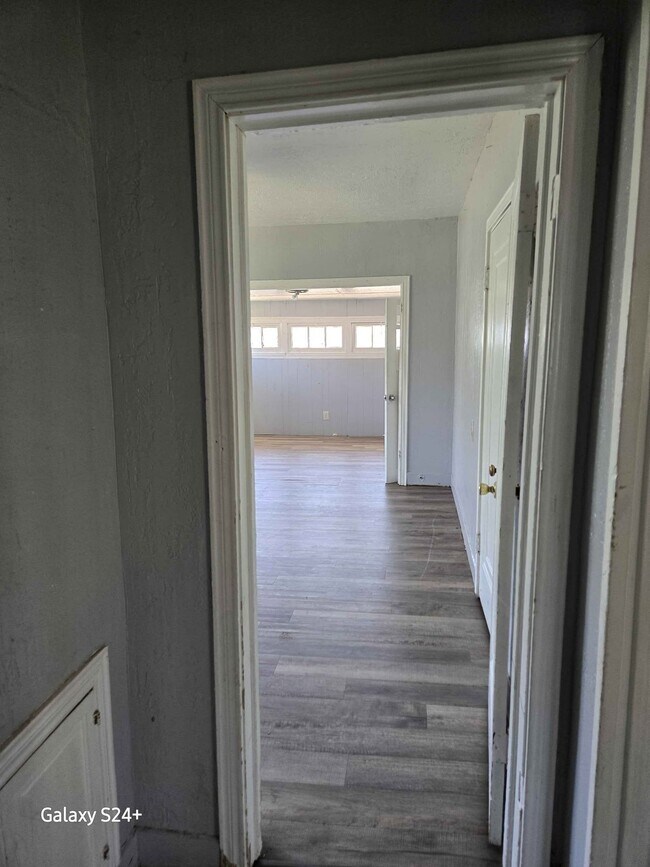 Photo - 1102 S Western St Unidad A