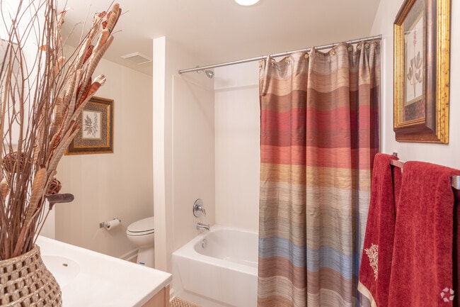 1BR, 1BA - 714 SF