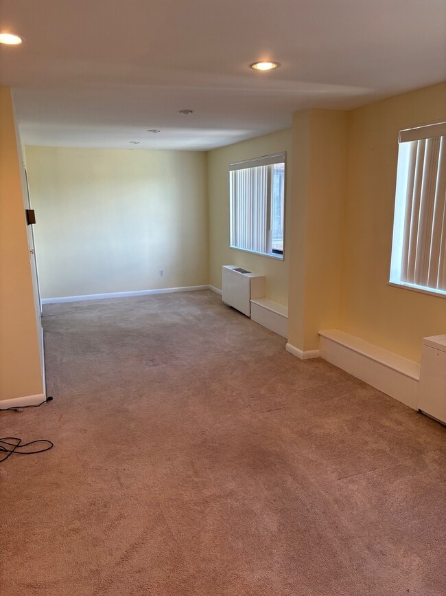 Building Photo - 3515 Washington Blvd Unit 509 Rental