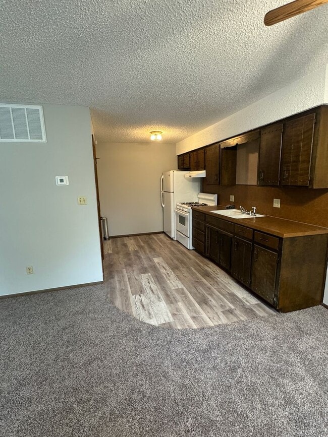 Photo - Scenic Triplexes Unit C