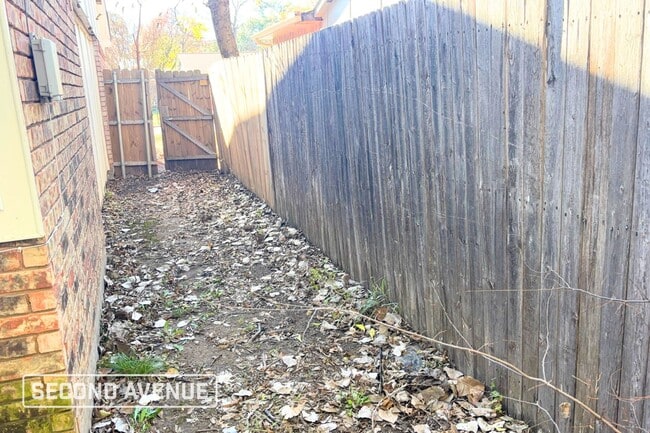 Photo - 416 Woodcrest Way