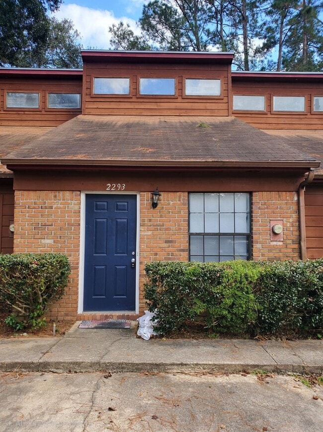 Building Photo - Dual Suite Comfort: 2BR/2BA Townhouse with Washer/Dryer Included