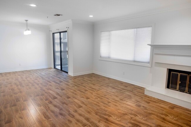 Building Photo - 908 W Foothill Blvd Unit C