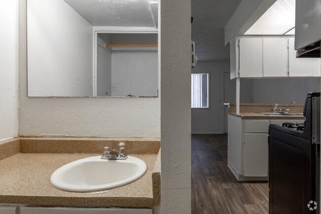 Studio, 1BA - 388 SF