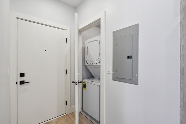 Photo - Serpentine Apartments