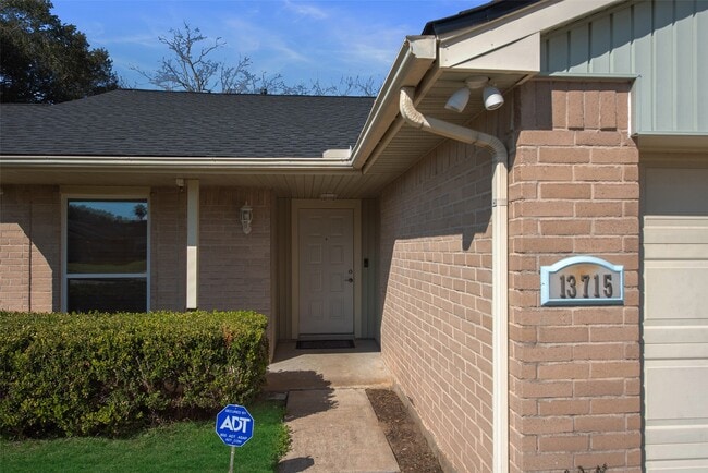 Photo - 13715 Ludgate Pass