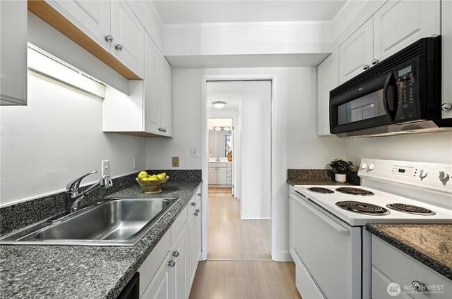 Photo - 2101 3rd Ave Unidad 160, Seattle, WA 98121