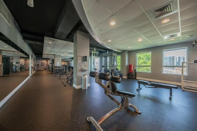 Photo - 943 Peachtree St NE Unidad 816