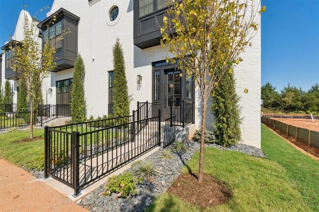 Photo - 18835 Selah Wy