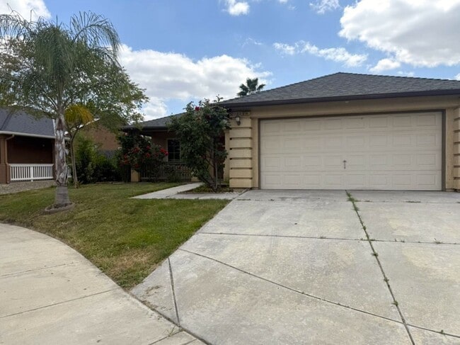 Photo - Available NOW!! 3/2 Open floor plan!