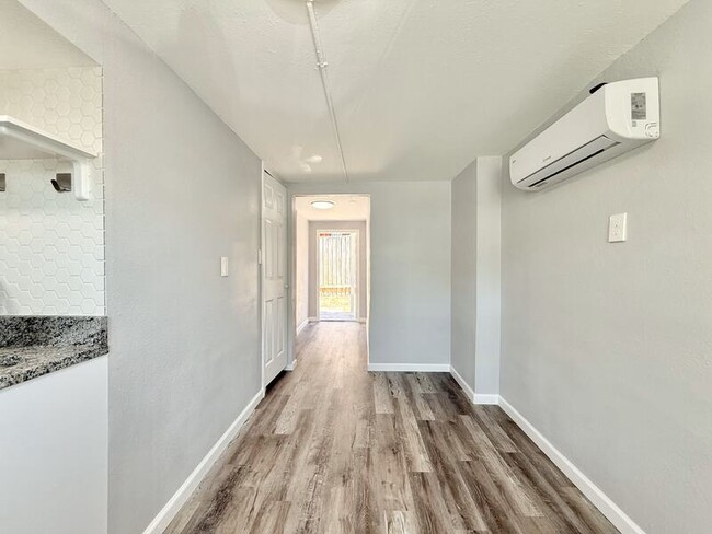 Photo - 711 18th Ave S
