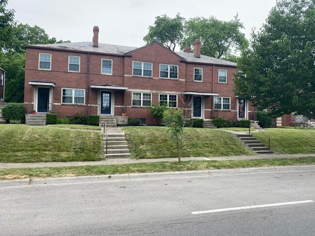 Building Photo - 1040 Northwest Blvd Unit 1040 Northwest Blvd