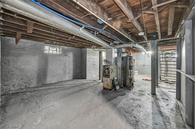 Building Photo - 2049 W 85th St Unit UP