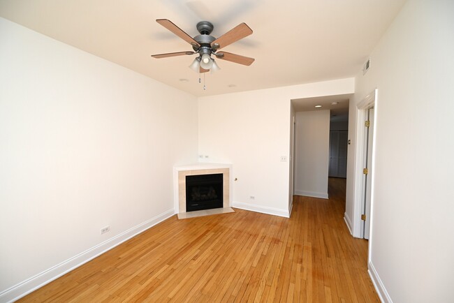 Photo - 7404 N Oakley Ave