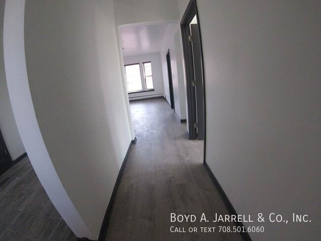 5926 S Michigan Ave Unit 2 bedroom unit