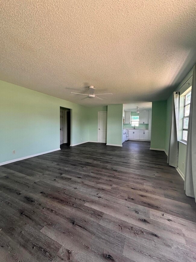 Photo - 1328 W 6th St