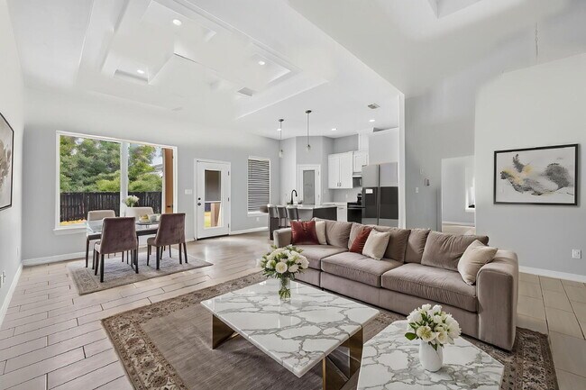 Photo - 140 Spanish Oak Dr