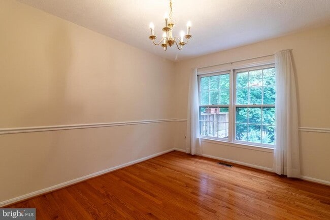 Photo - 4796 Gainsborough Dr