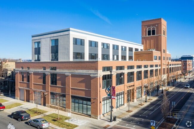 1900 W Lawrence Ave - 1900 W Lawrence Ave Apartments