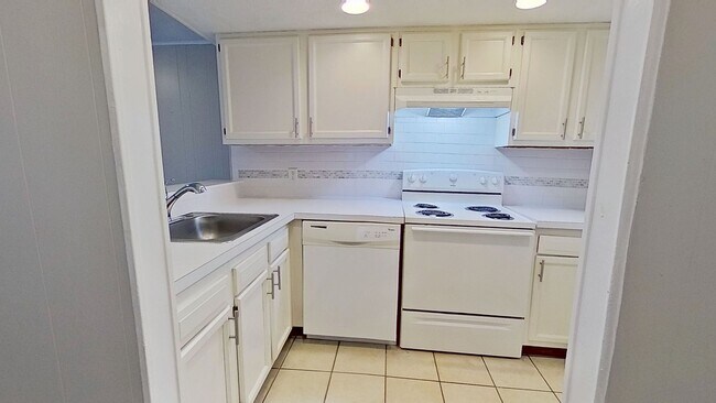 Photo - Charming 2 Bedroom close to the beach avai...