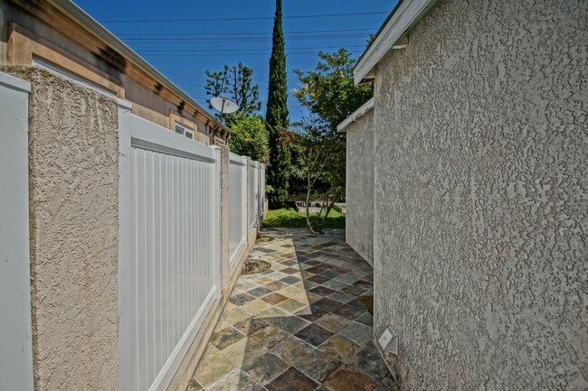 Photo - 1x 3906-3908 Unit 3906