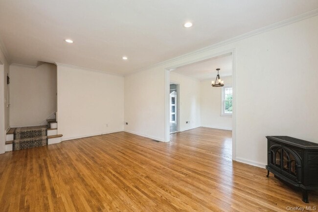 Photo - 212 Fernwood Terrace