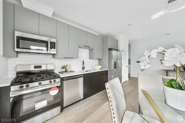 Building Photo - 15 S 13th St Unit 404 Rental