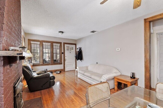 1512 Hague Ave