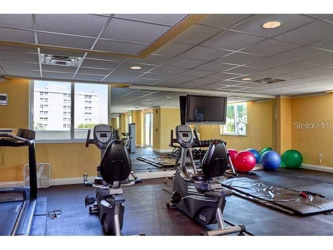 Photo - 800 N Tamiami Trail Unit 303