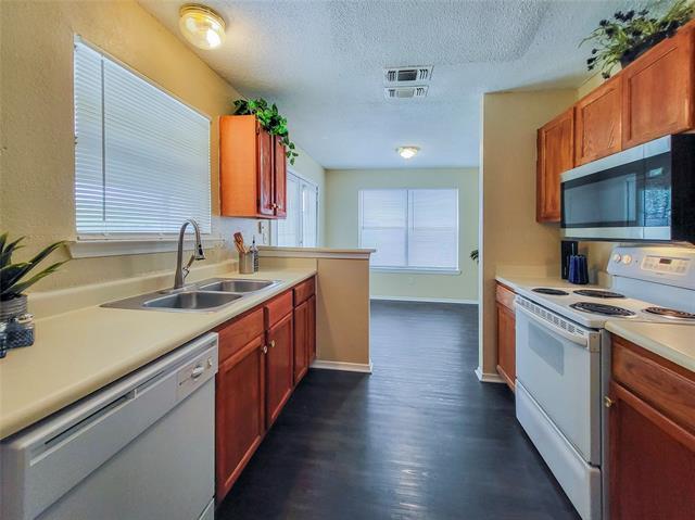 Photo - 823 Wyndham Pl