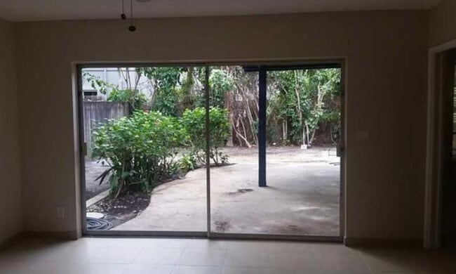 Photo - 615 NE 8th Ave Unidad 5