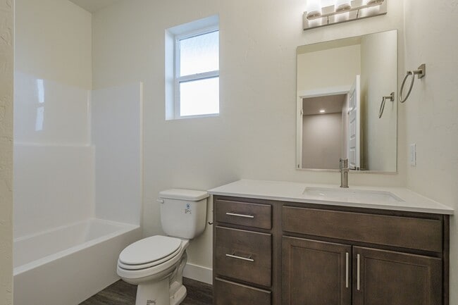 Photo - 2452 Hamilton Rd