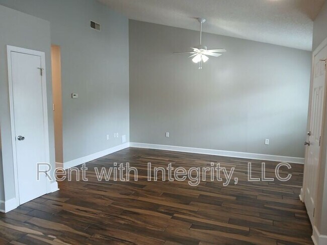 Photo - 443 Cactus St