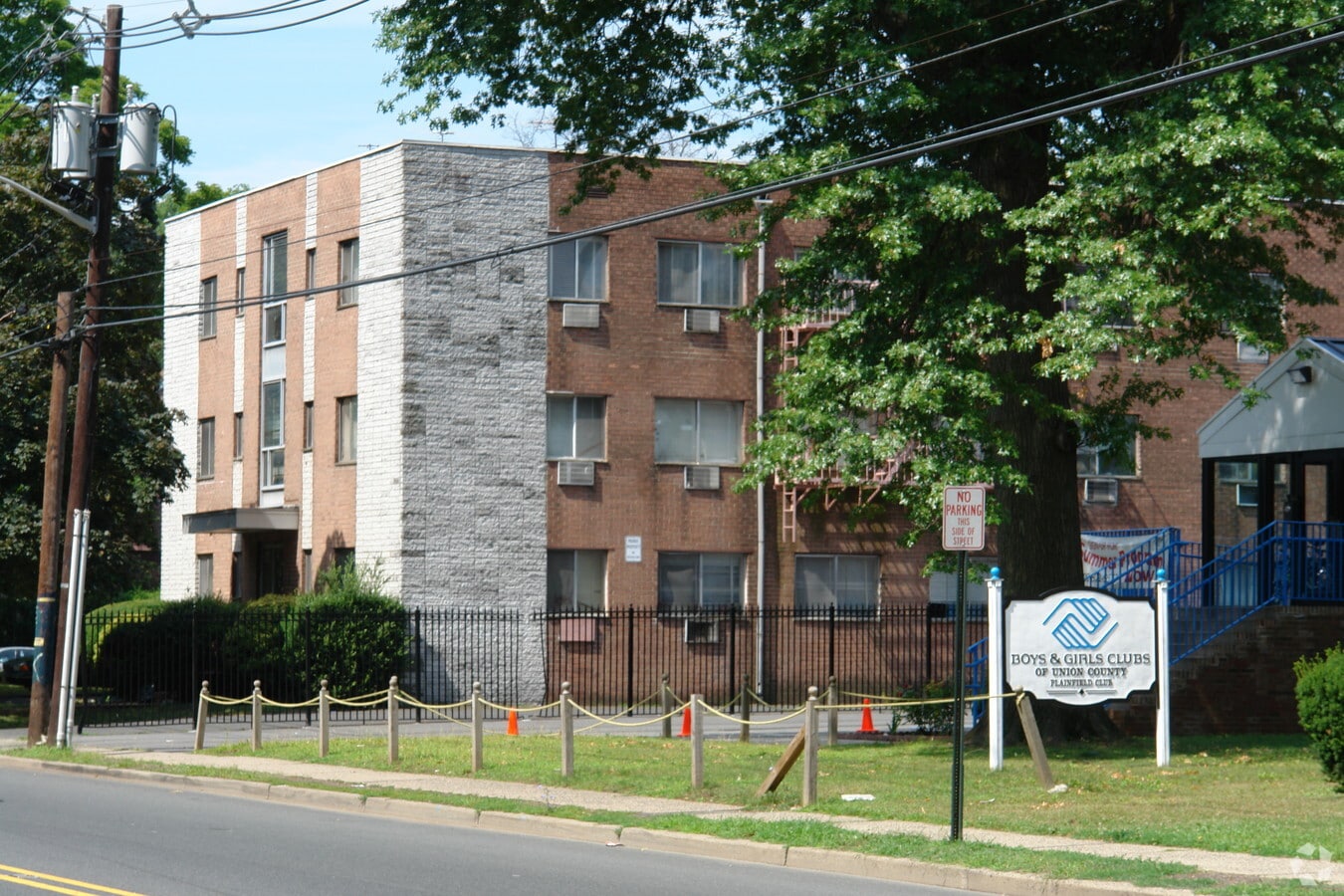 Photo - 538 W 7th St Apartments