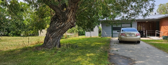Photo - 315 N Oak St